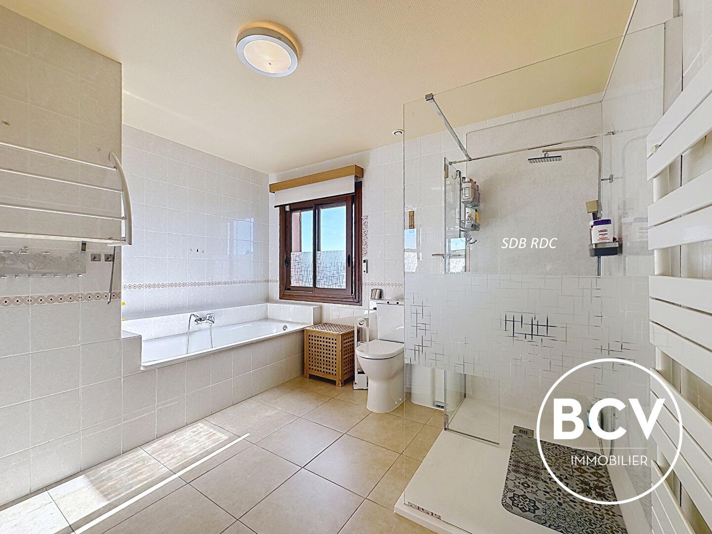 Maison T8 de 279 m² avec garage triple sur terrain de 1653m²