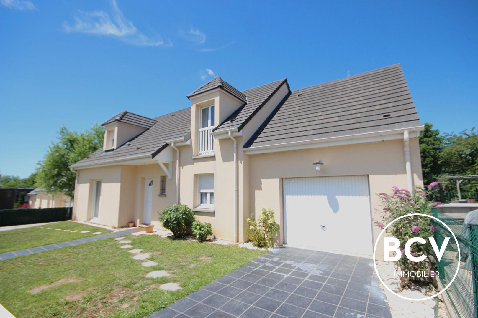 CHARTRES Maison T7 avec 5 chambre et séjour double. Garage et stationnement.