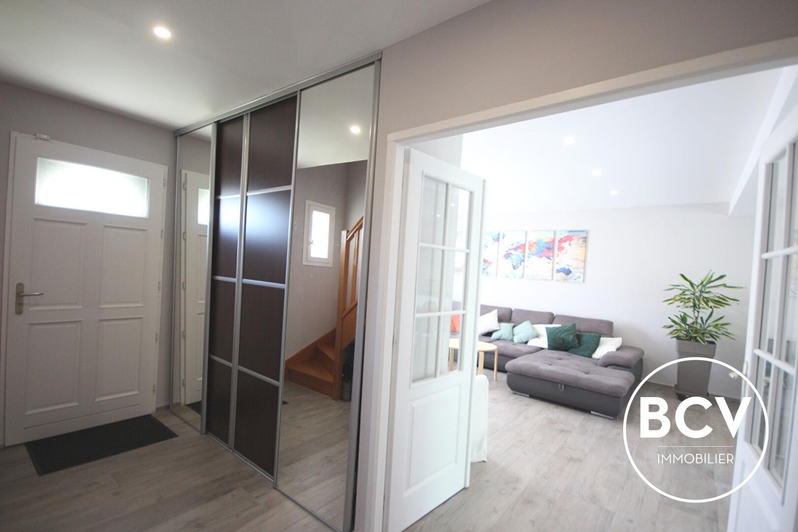 CHARTRES Maison T7 avec 5 chambre et séjour double. Garage et stationnement.