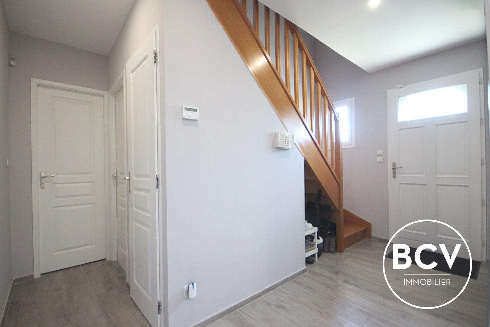 CHARTRES Maison T7 avec 5 chambre et séjour double. Garage et stationnement.