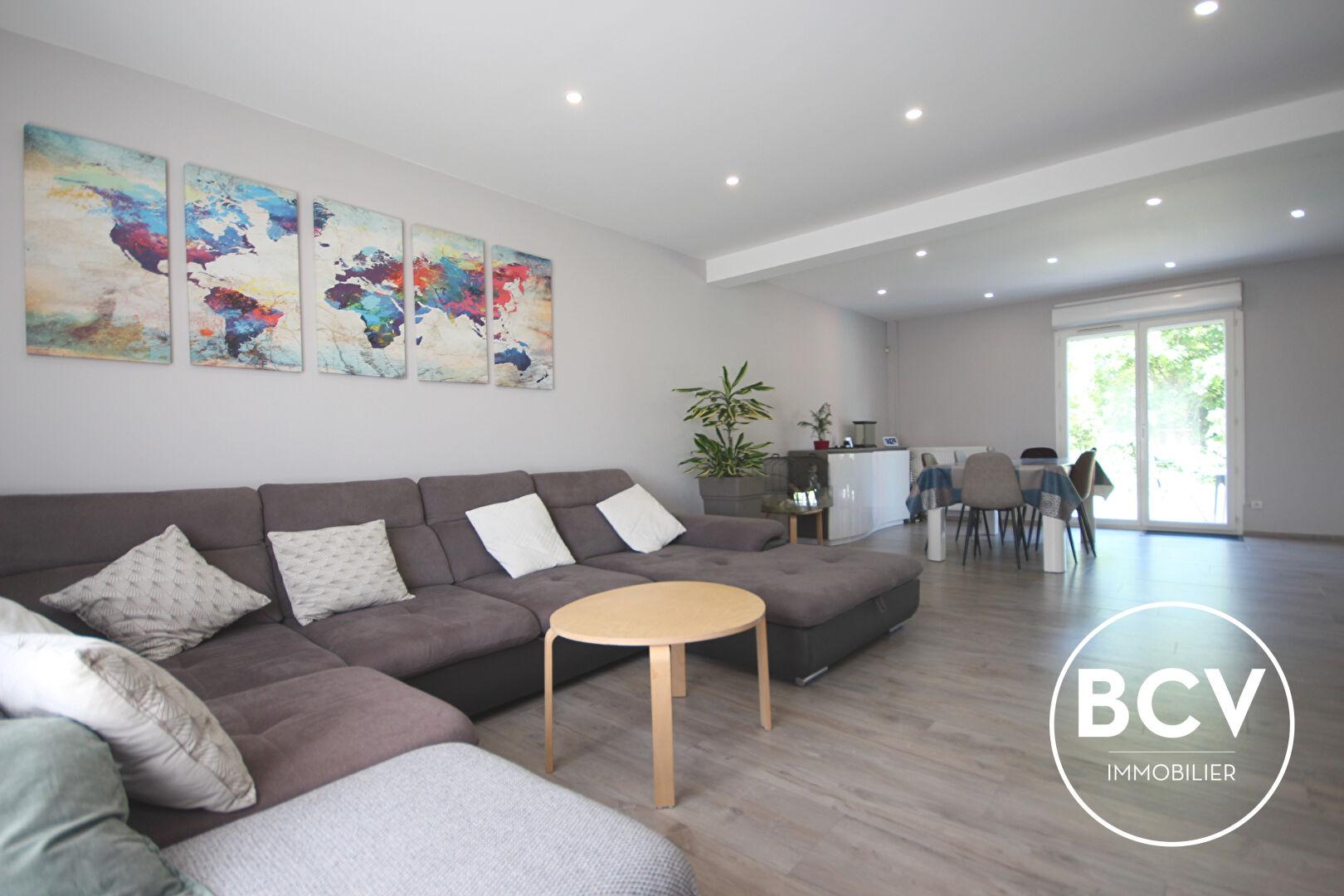CHARTRES Maison T7 avec 5 chambre et séjour double. Garage et stationnement.