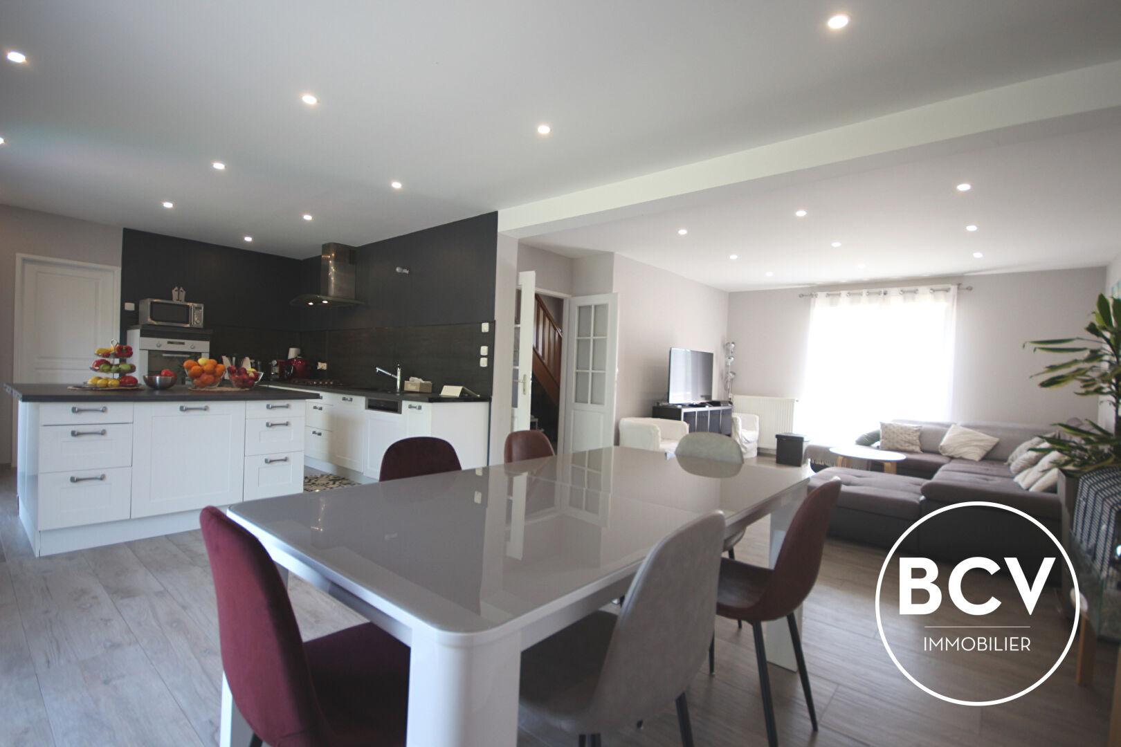 CHARTRES Maison T7 avec 5 chambre et séjour double. Garage et stationnement.