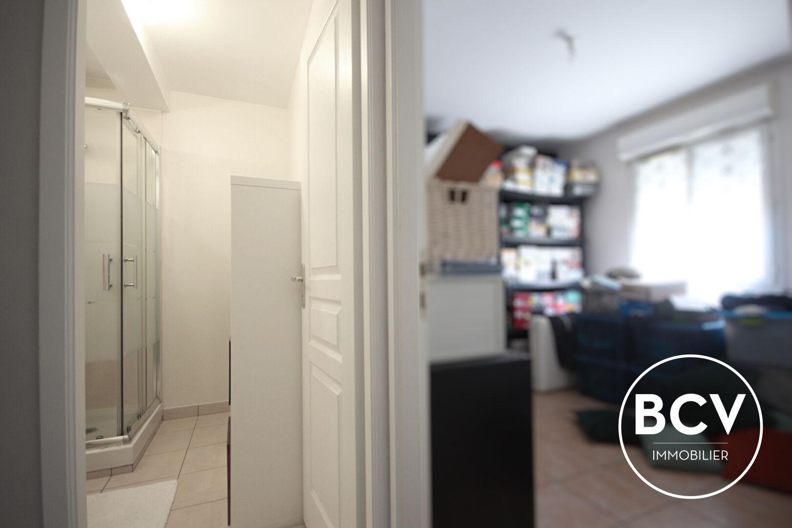 CHARTRES Maison T7 avec 5 chambre et séjour double. Garage et stationnement.