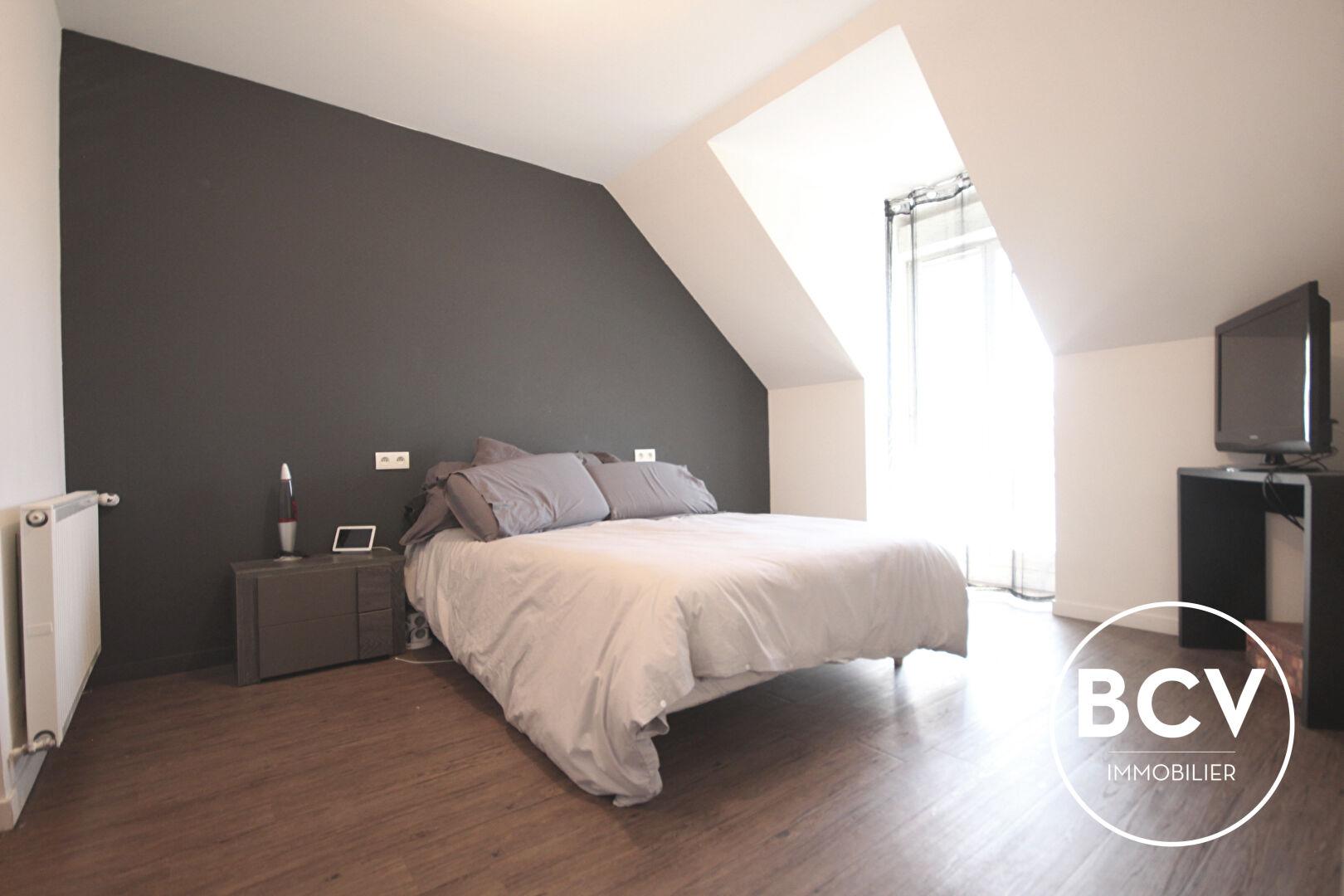 CHARTRES Maison T7 avec 5 chambre et séjour double. Garage et stationnement.