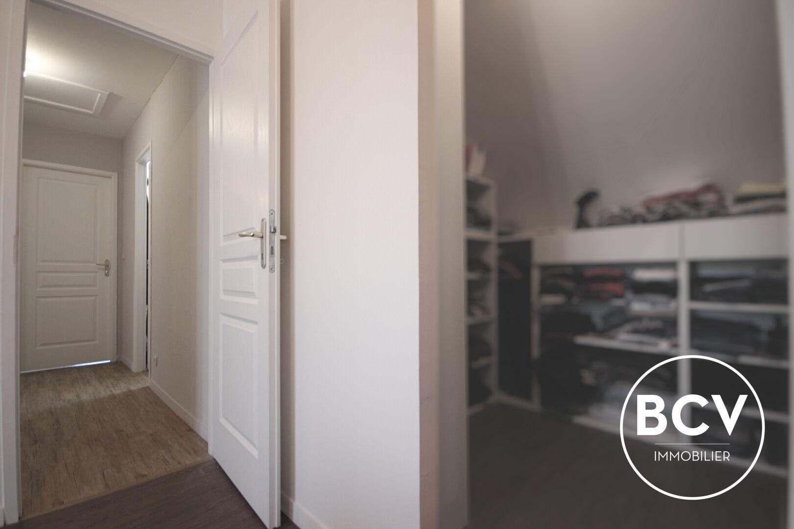CHARTRES Maison T7 avec 5 chambre et séjour double. Garage et stationnement.