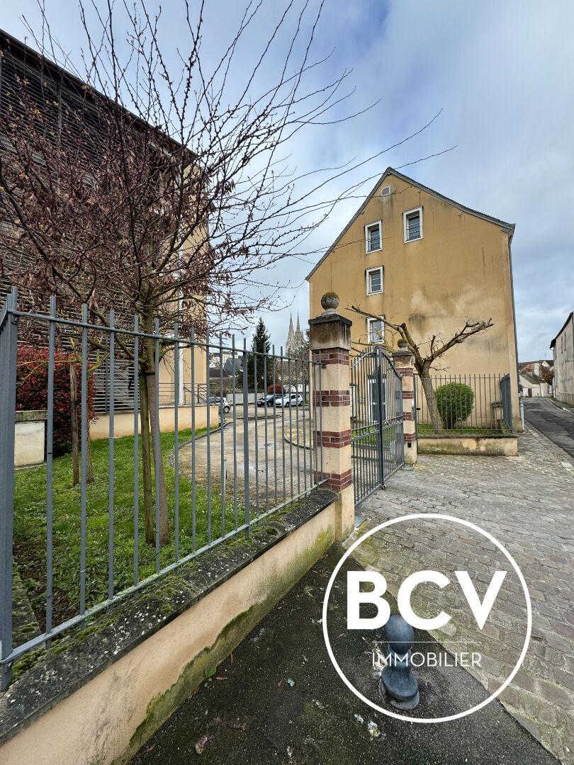 Appartement en Duplex + stationnement + cave